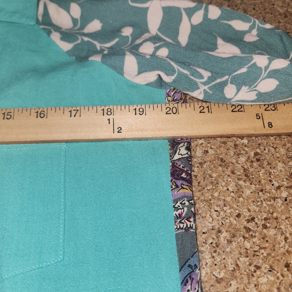 Umgee Teal Green Mixed Printed Back Blouse Size Medium - Picture 6 of 9